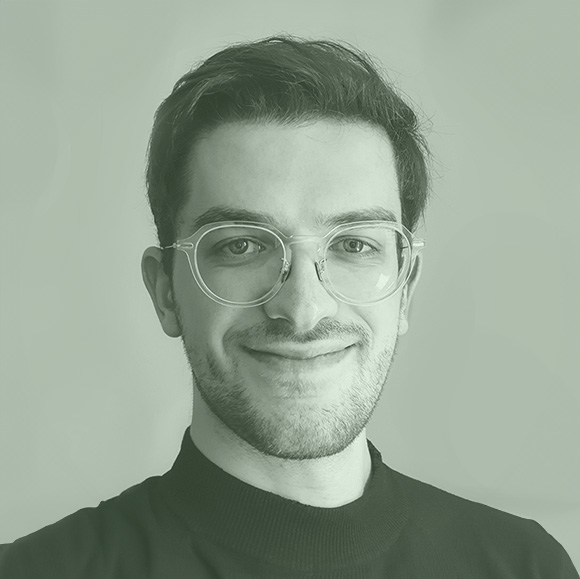 Portrait de Hillel Khiat, graphiste 3D et développeur Webflow